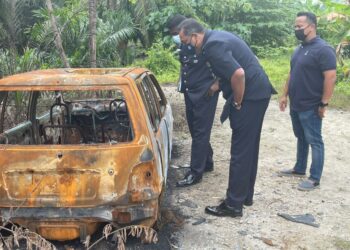 SATU mayat ditemui dalam keadaan rentung dalam sebuah kereta jenis Perodua Kancil di dalam ladang kelapa sawit di Kampung Perepat, Klang, Selangor pagi tadi.