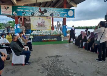 SEBANYAK 250 keluarga di Thamalang Hulu dan Thamalang Hilir, Wilayah Satun menerima sumbangan bahan makanan oleh MAIPs dan DZ Bikers Malaysia baru-baru ini.- UTUSAN