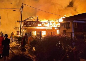 56 premis membabitkan 48 rumah dan lapan kedai musnah dalam kebakaran di Kampung Baru Cina Karak di Bentong, Pahang.