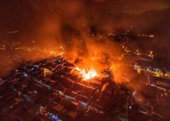 SEBANYAK 56 premis membabitkan 48 rumah dan lapan kedai musnah terbakar dalam kejadian kebakaran di Kampung Baru Karak di Bentong, Pahang.
