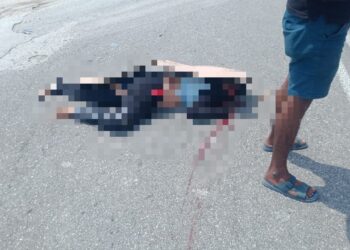 KEADAAN mayat mangsa yang terbunuh dalam kemalangan melibatkan sebuah motosikal yang dinaiki tiga beradik dengan sebuah pacuan empat roda di 
di Jalan Sidam Kiri, Sungai Petani hari  ini.