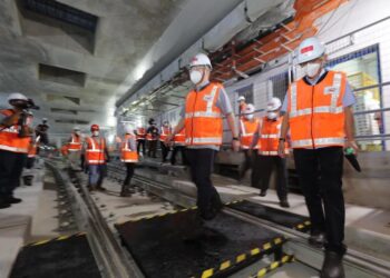 WEE Ka Siong melakukan lawatan ke tapak MRT laluan Putrajaya.