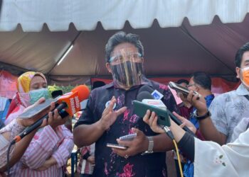 Kamel Mohamad ketika ditemui pemberita selepas meninjau proses vaksinasi Covid-19 masyarakat orang asli di Balai Raya Taman Kejora, Tebong di sini hari ini.