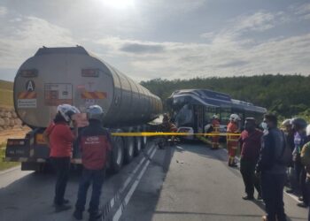 KEMALANGAN melibatkan empat buah kenderan di Kampung Jimah Baru, Seremban yang mengorbankan seorang pemandu bas.