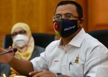 AMIRUDIN SHARI berucap pada sidang akhbar di Bilik Gerakan Bangunan Setiausaha Kerajaan Negeri (SUK) Selangor di Shah Alam, hari ini. - UTUSAN / ZULFADHLI ZAKI