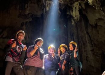 PENGUNJUNG berpeluang melakukan pelbagai aktiviti lasak dan mencabar di sekitar Dabong, Kuala Krai.