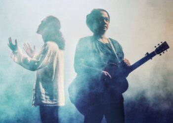 AIDIT (kanan) memberitahu bahawa dia telah memilih sendiri anaknya, Teguh (kiri) untuk berduet di dalam Tentang MemandangMu