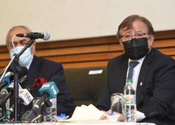 ABANG Johari Tun Openg pada sidang media selepas mempengerusikan Mesyuarat Khas Pembentangan Belanjawan Negeri 2022.