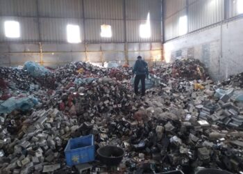 SEBUAH kilang meleraikan sisa buangan 'e-waste' di Juru, Pulau Pinang diarahkan tutup serta-merta selepas didapati beroperasi tanpa lesen atau kebenaran daripada JAS dan MBSP dalam serbuan semalam.