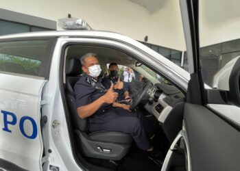 FISOL Salleh pada majlis penyerahan kereta peronda pelbagai guna Proton X70 kepada PDRM Pulau Pinang sumbangan Inari Amerton Berhad di Batu Kawan.