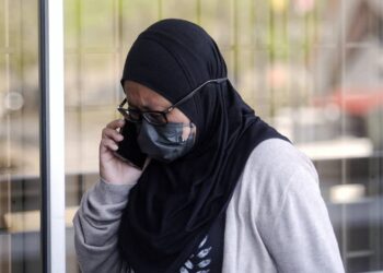 NURSHIMA Mislan (kanan) ketika tiba di Kompleks Mahkamah Seremban, hari ini. - UTUSAN/MOHD. SHAHJEHAN MAAMIN