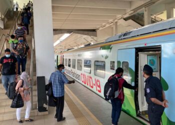 STESEN Keretapi Butterworth, Pulau Pinang mula menjadi tumpuan orang ramai hari ini yang mahu pulang ke kampung halaman masing-masing susulan kebenaran rentas negeri yang diberikan kerajaan.
