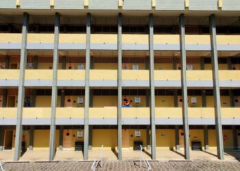 KOLEJ Kediaman Perindu di UiTM Shah Alam, Selangor mulai menerima kemasukan semula mahasiswa selepas beberapa bulan kampus ditutup akibat pandemik dan dalam masa sama kolej itu dahulu pernah dikuatkuasakan Perintah Kawalan Pergerakan Diperketatkan (PKPD) sebelum ini.