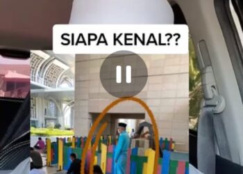 TANGKAP layar video pengguna Tiktok yang berkongsi rakaman video memaparkan Perdana Menteri, Datuk Seri Ismail Sabri Yaakob menunaikan solat Jumaat di barisan belakang tanpa ditemani pegawai pengiring atau pegawai-pegawai kerajaan.