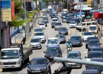 PREMIS-premis makanan popular di pusat bandar Georgetown, Pulau Pinang mula sesak dan menjadi tumpuan orang ramai khususnya pelancong bermula hari ini. -UTUSAN/ IQBAL HAMDAN