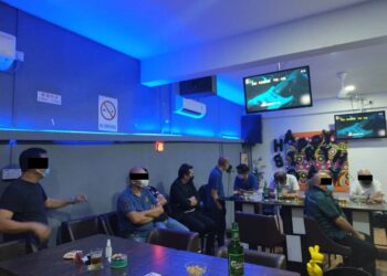ANTARA individu yang dikompaun kerana melanggar SOP ketika berkunjung ke pusat hiburan di Johor Bahru, Johor.