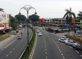 KEADAAN aliran trafik yang lengang di Jalan Kampung Baharu, Sungai Petani hari ini. - UTUSAN/OTHMAN YAHAYA