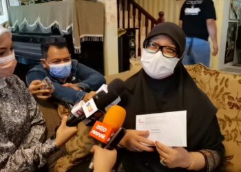 HASMAH Hassan ketika ditemui pemberita di kediamannya di  Taman Ipoh Jaya Timur 1 di Ipoh hari ini. - UTUSAN/LIYANA RAMLI