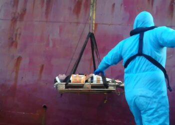 MARITIM Malaysia Pulau Pinang melaksanakan pemindahan dan bantuan perubatan kepada seorang kru kapal warga Turki yang tidak sedarkan diri ketika kapal mereka dalam perjalanan menuju ke Pelabuhan Pulau Pinang.