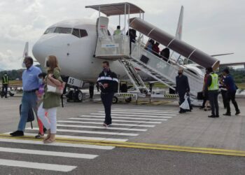 SERAMAI 50,000 pelancong asing dari 20 buah negara dijangka mengunjungi Langkawi sehingga hujan tahun ini selepas pelaksanaan gelembung pelancong antarabangsa bermula 15 November depan. - UTUSAN/ZAID MOHD. NOOR