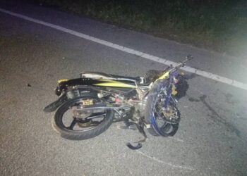 KEADAAN motosikal Yamaha yang ditunggang Muhamad Mustaqim Ahmad selepas kemalangan di Kilometer 2, Jalan Gaung-Kuala Ping-Teris Kampung Telaga di Hulu Terengganu, semalam.