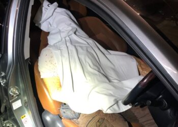 MAYAT lelaki yang ditemukan di dalam sebuah kereta dengan kecederaan pada bahagian leher manakala tangan kirinya menggenggam pisau di Glugor, Pulau Pinang semalam.
