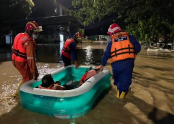 SETAKAT pukul 8 pagi ini, tiga PPS telah dibuka untuk menempatkan kesemua mangsa terlibat di Alor Gajah, Melaka. - UTUSAN/DIYANATUL ATIQAH ZAKARYA