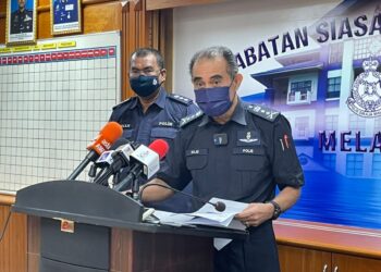 ABDUL Majid Mohd. Ali ketika sidang akhbar di IPK Melaka, Bukit Beruang, Melaka. - UTUSAN/DIYANATUL ATIQAH ZAKARYA
