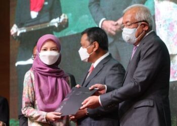 MAHDZIR KHALID menyampaikan Sijil Kursus Pendidikan Awal Kanak-Kanak, Jabatan Kemajuan Masyarakat, KEMAS Tahun 2021 di Bangi  hari ini.