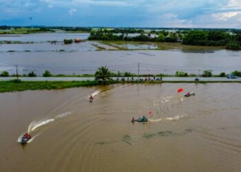 SEBAHAGIAN daripada kawasan sawah yang ditenggelami air dalam.kejadian banjir di Kampung Kandai, Mukim Tajar, Alor Setar, Kedah. - UTUSAN/ SHAHIR NOORDIN