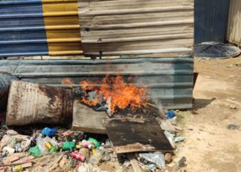 SEBUAH premis di kawasan tapak pembinaan dikompaun sebanyak RM2,000 selepas didapati melakukan aktiviti pembakaran secara terbuka di Seberang Perai, Pulau Pinang semalam.