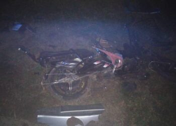 KEADAAN basikal elektrik yang dinaiki dua sepupu selepas dirempuh Perodua Myvi yang hilang kawalan di Jalan Bukit Putera di Setiu, semalam.