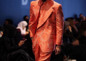 HATTA Dolmat memperkenalkan motif Batik lukisan tangan pertamanya di KL Fashion Week 2021.