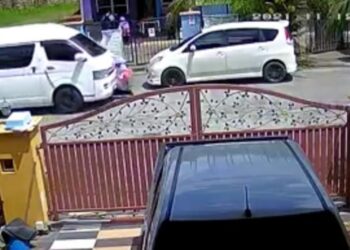 TANGKAP LAYAR rakaman CCTV kejadian kanak-kanak tujuh dilanggar van sekolah di Sepang, Selangor, semalam.