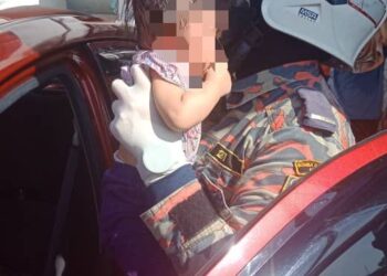 BAYI perempuan berjaya dikeluarkan dengan bantuan pasukan bomba dari BBP Alor Gajah dalam kejadian di Taman Sri Pelangi, Alor Gajah, Melaka.