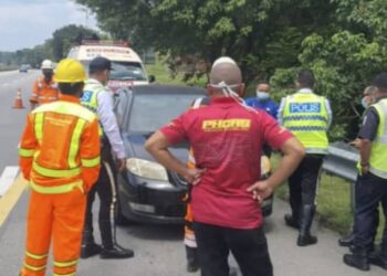 SEORANG lelaki ditemui meninggal dunia dalam keretanya dalam kejadian di Kilometer 229.8, Lebuh Raya Utara Selatan (arah Selatan), dekat Rembau tengah hari tadi.