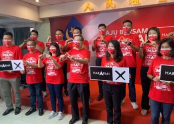 LIM Guan Eng (tengah) ketika menemui semua calon DAP di Ibu Pejabat DAP Melaka.