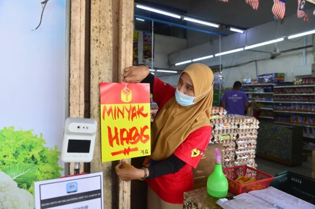 Kekurangan minyak peket kritikal, dijual RM2.90 sekilogram - Utusan Digital