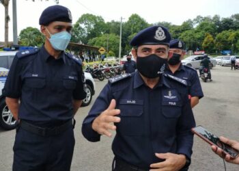 ABDUL MAJID Mohd. Ali ketika ditemui pemberita di SMK Telok Mas, Melaka. - UTUSAN/DIYANATUL ATIQAH ZAKARYA