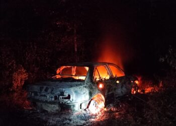PROTON Wira milik mekanik berusia 34 tahun yang terbakar di jalan pintas Kampung Gong Kassim-Pulau Rusa di Merchang, Marang semalam.