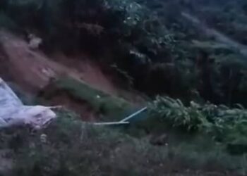 TANGKAP layar tular video tanah runtuh di Cameron Highlands selepas hujan lebat, semalam.