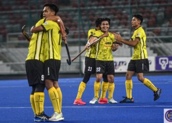 SKUAD Perak meraikan kejayaan mereka mempertahankan gelaran Piala Tun Abdul Razak bagi musim ini.- IHSAN MHC
