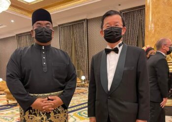 GAMBAR pertemuan Muhammad Sanusi Md. Nor dan Chow Kon Yeow di Istana Negara yang dimuat naik Menteri Besar Kedah menerusi laman sosial Facebook beliau semalam.