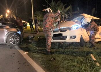 KEADAAN nahas dua buah kenderaan di Kilometer 3, Jalan Sawah Lebar, Kuala Pilah malam tadi. - IHSAN POLIS