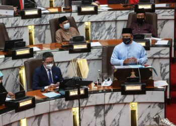 AMIRUDIN Shari membentangkan Belanjawan Selangor 2022 yang bertemakan ‘Kita Selangor: Negeri Tahan Uji Mengangkat Martabat Insani’ di Dewan Undangan Negeri (DUN) Selangor, hari ini.
