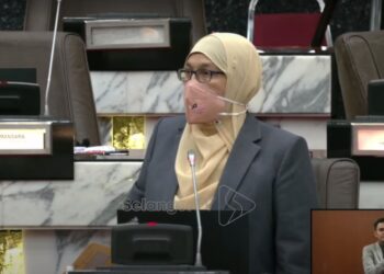 DR. SITI Mariah Mahmud menjawab soalan daripada Juwairiya Zulkifli di Bangunan Annex, Shah Alam, Selangor, hari ini. - GAMBAR SELANGOR TV