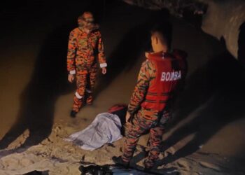 SEORANG warga emas ditemukan mati lemas di sungai di belakang rumahnya dalam kejadian di Kampung Tengah, Gemencheh, Tampin malam tadi.