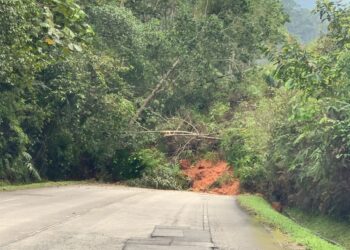 KEADAAN tanah runtuh di Jalan Simpang Pulai-Cameron Highlands hari ini. - UTUSAN/IHSAN JBPM