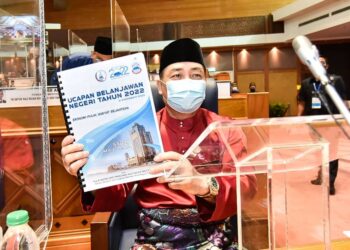 HAJIJI Noor sebelum membentangkan ucapan Belanjawan Negeri Sabah 2022.