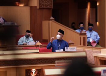 SAARANI Mohamad pada Sidang DUN Perak di Bangunan Perak Darul Ridzuan di Ipoh hari ini. - UTUSAN